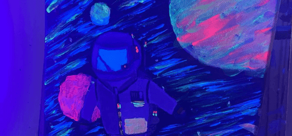 Glow in the Dark Painting Workshop for Kids with Ice Cream & Drink