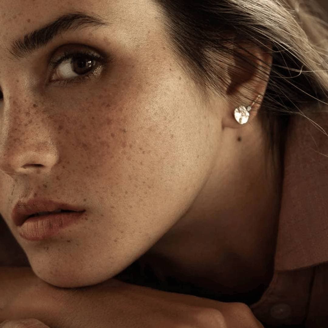 Single Diamond Flat "Salouen" Ear Studs