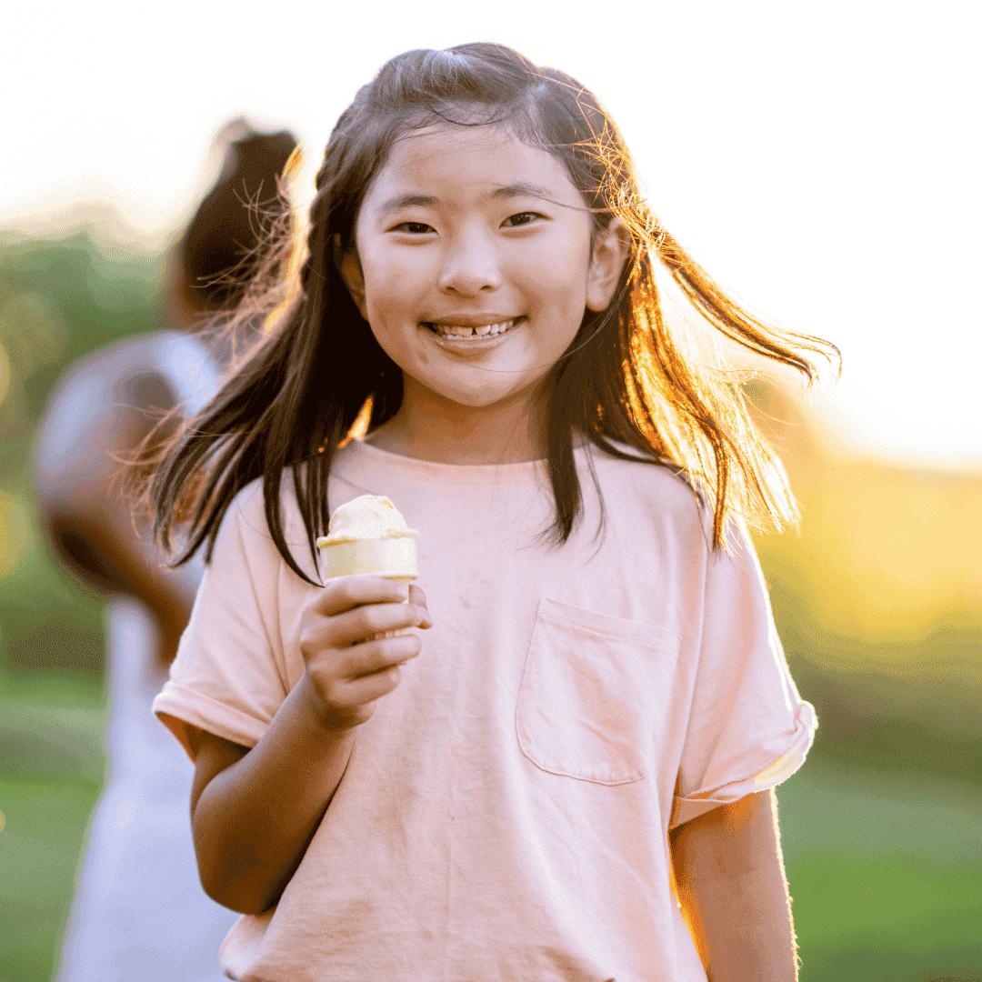 Glow in the Dark Painting Workshop for Kids with Ice Cream & Drink