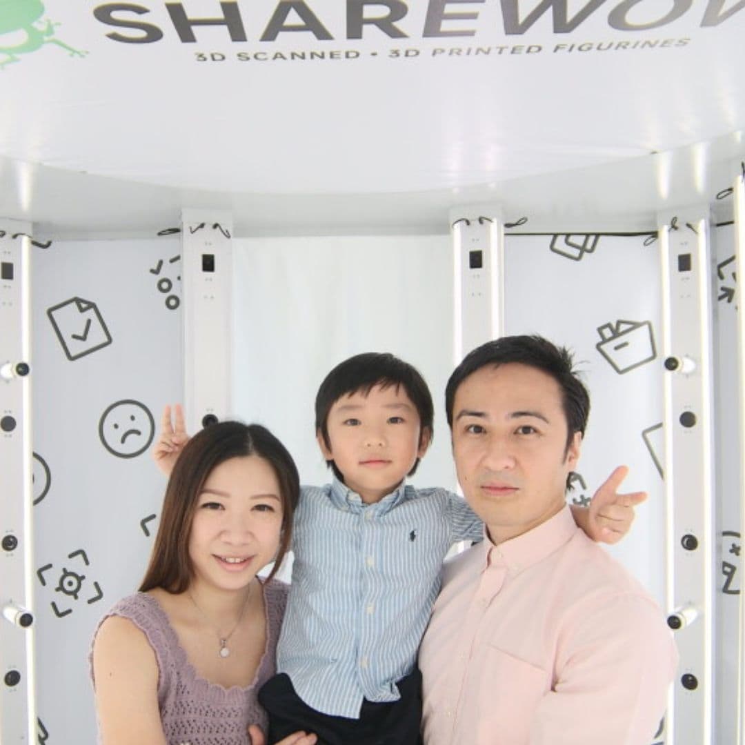 12cm 3D Family Figurine (2 Adults + 1 Kid) Experience